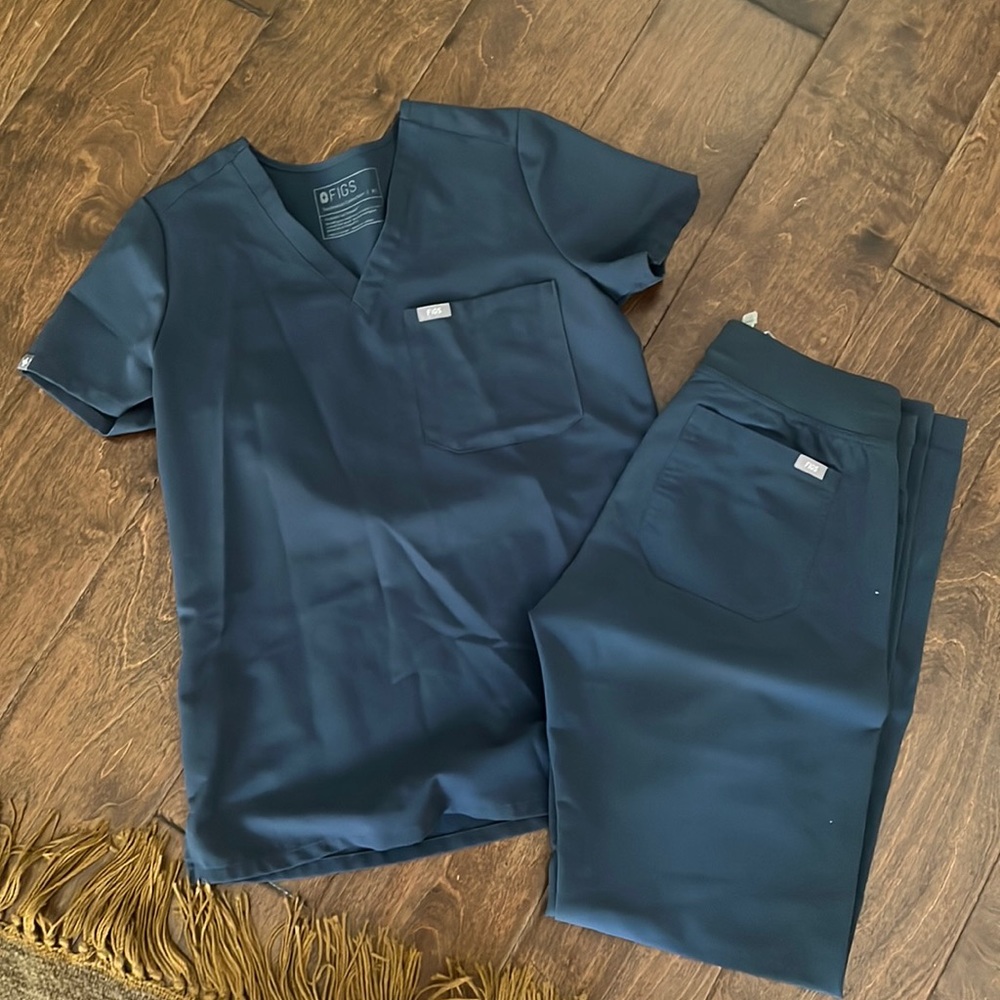 Figs scrub set